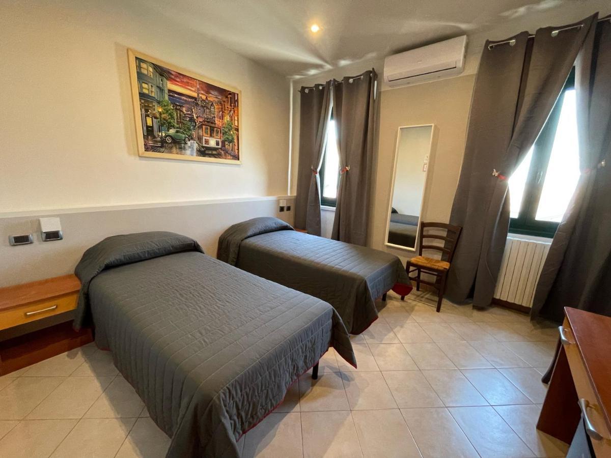 Hotel Duca Di Tromello Экстерьер фото