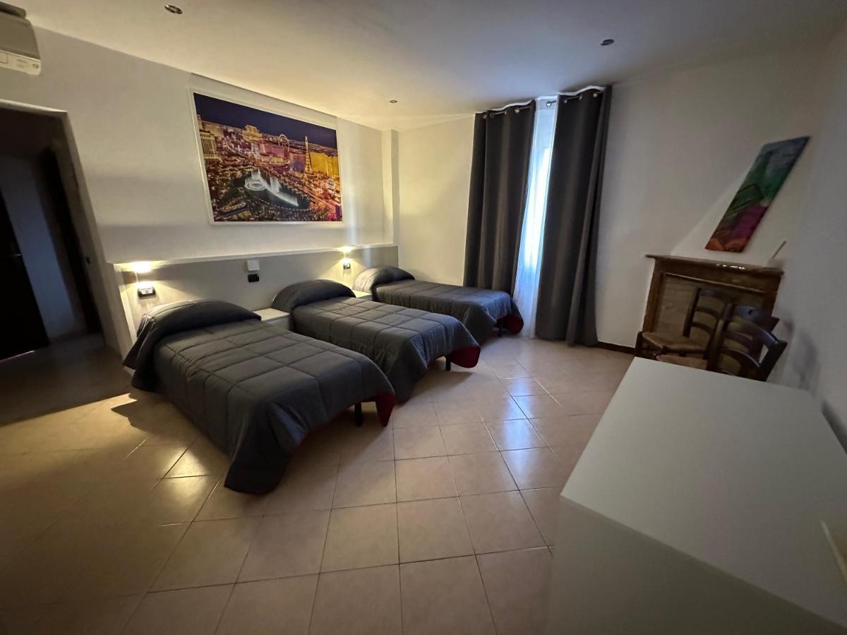 Hotel Duca Di Tromello Экстерьер фото